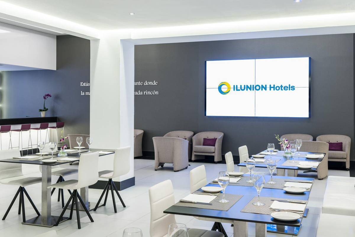 Ristorante-hall ilunion suites madrid Hotel ILUNION Suites Madrid